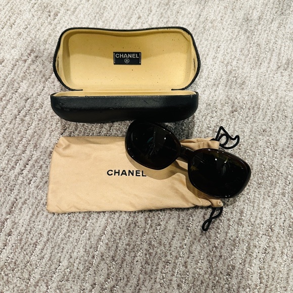 Chanel sunglasses - Picture 1 of 5